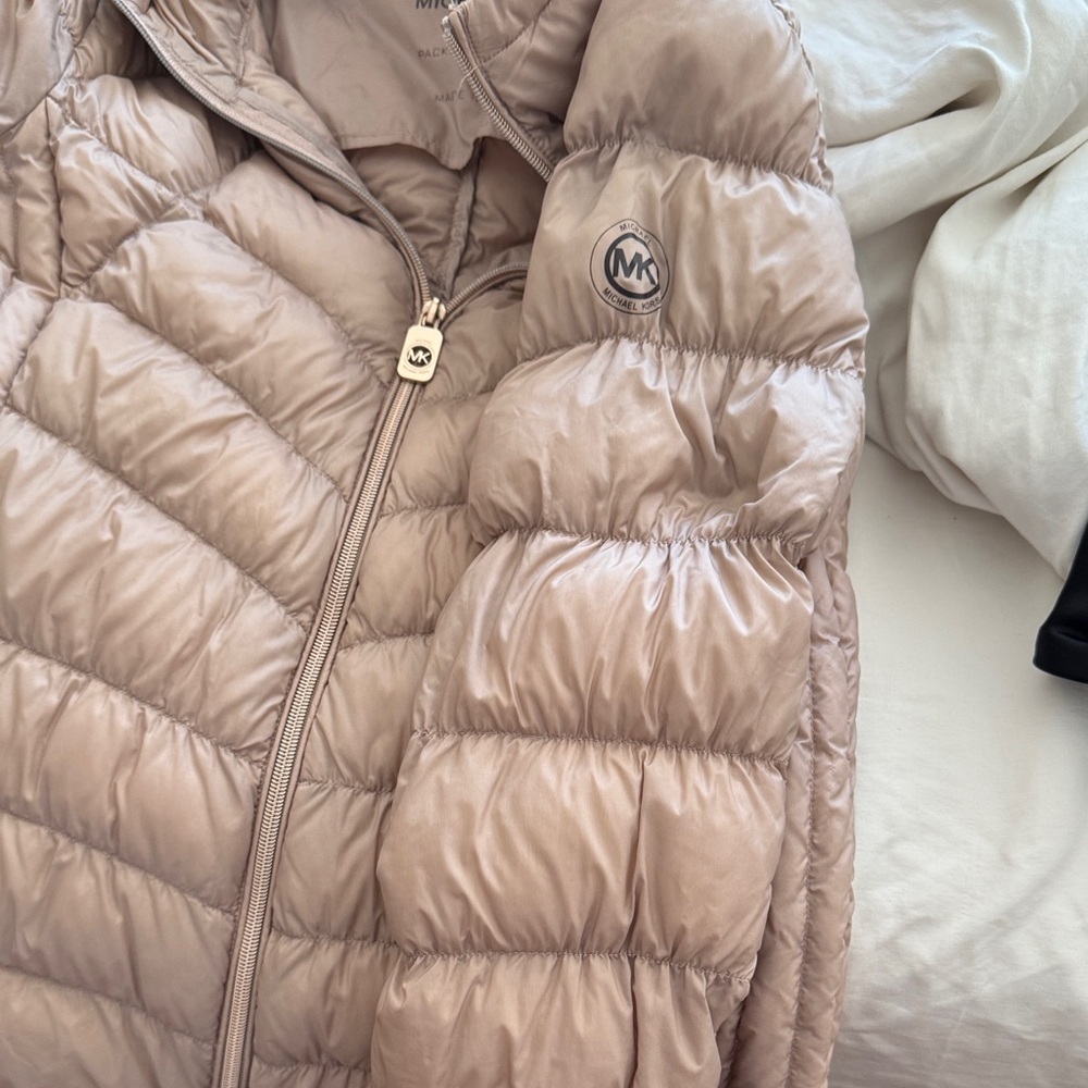 Michael Kors Women's Tan Quilted Puffer Jacket - Picture 4 of 5